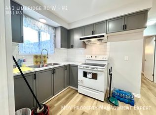 441 Limeridge Rd W #1, Hamilton, ON L9C 2V6