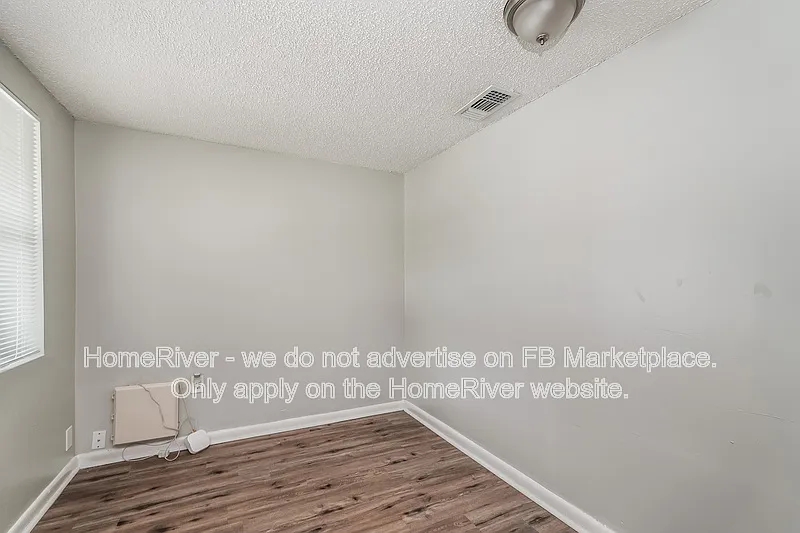 4 bed, 1.5 bath, 1054 sqft, $1,990 — Photo 4