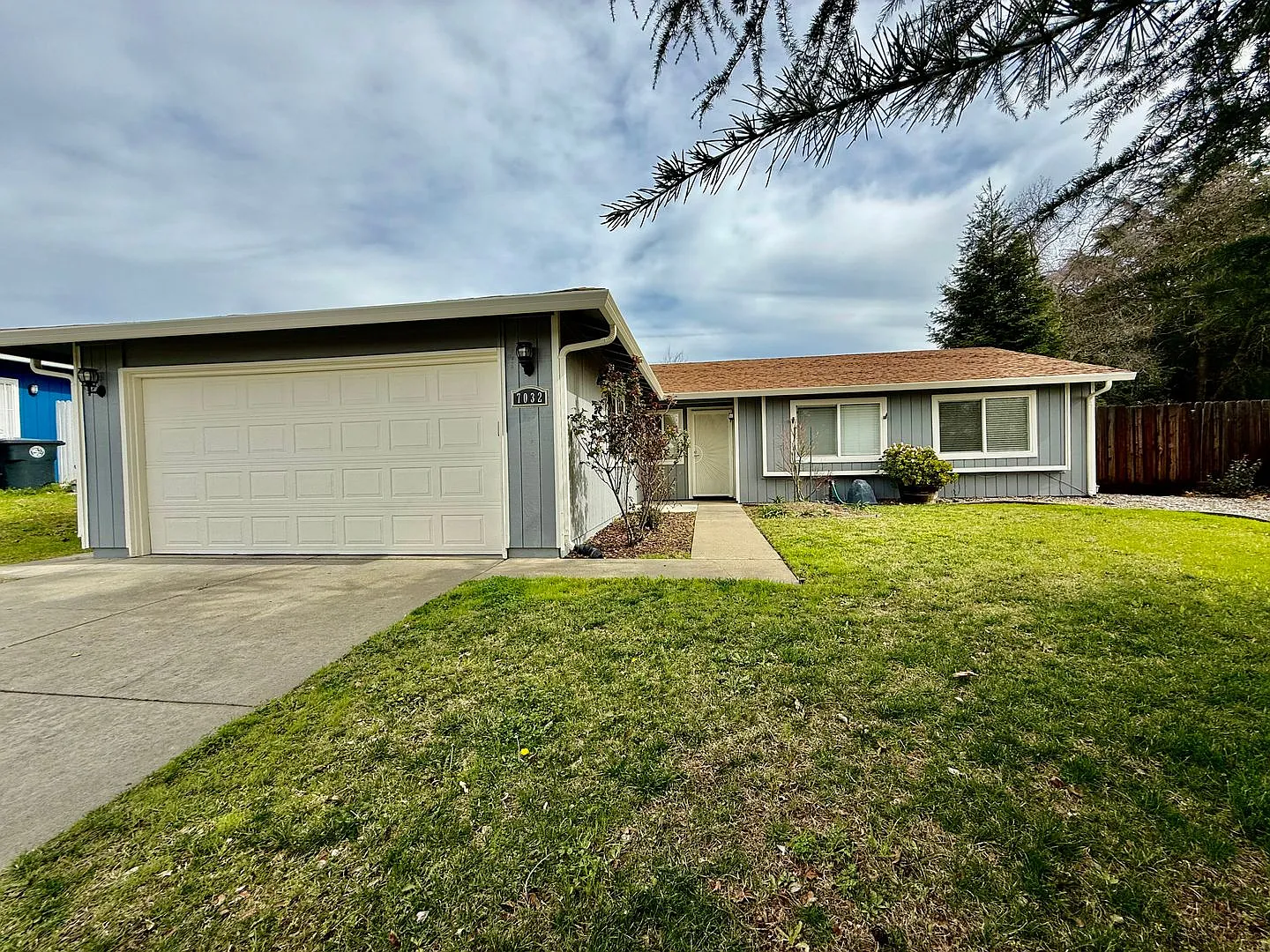 7032 Cloverleaf Way photo 1