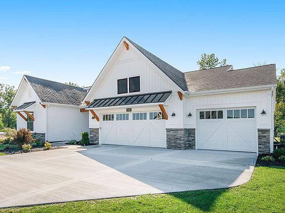 2nd image of 2980 Isle Grand Dr NE #42