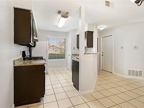 5th image of 1401 Black Cherry Dr