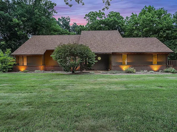 86 Santa Anita Dr, Maryville, IL 62062