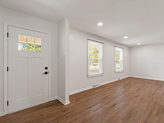 4th image of 203 Oak Hill Dr