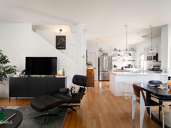 5th image of 3119 E CAMELLIA Drive