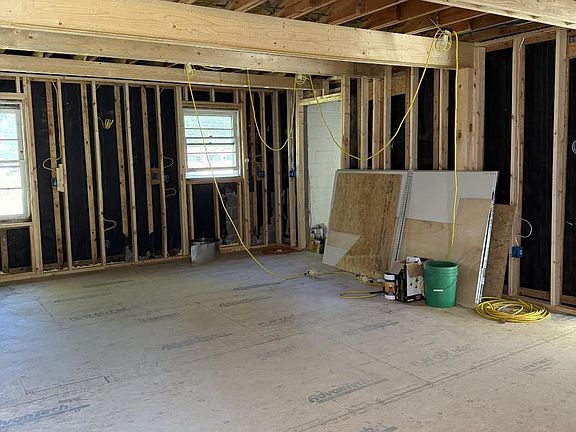 2nd image of 409 Railroad Ave