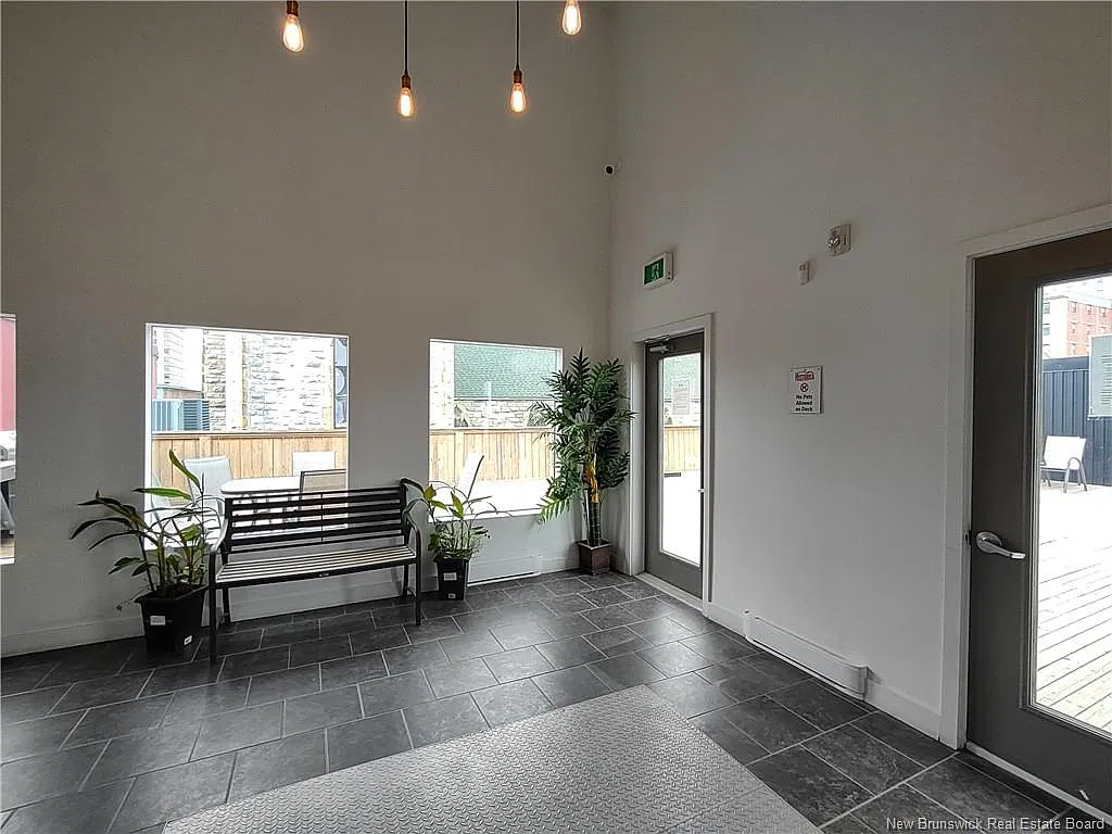 2 bed, 1.0 bath, 825 sqft, $2,250 — Photo 1