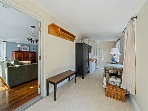 3rd image of 129 Greenvale Ave