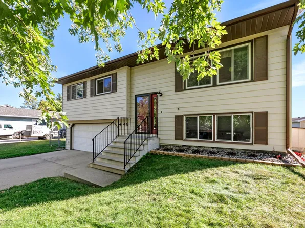 43 Evergreen Cir, West Fargo, ND 58078