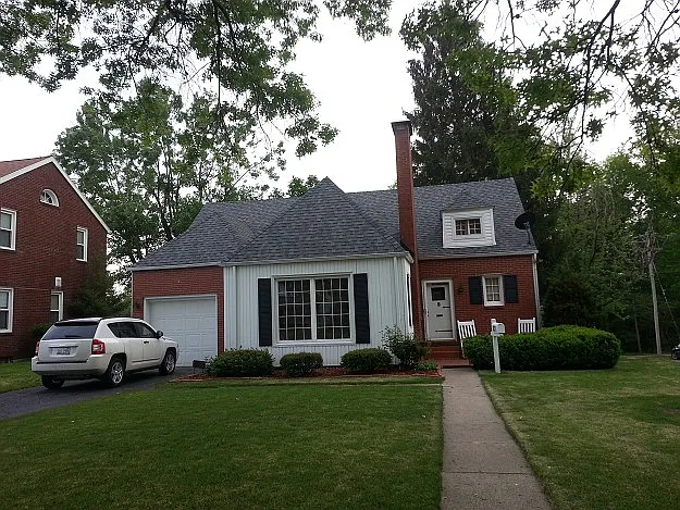 831 Oakland Ave photo 1