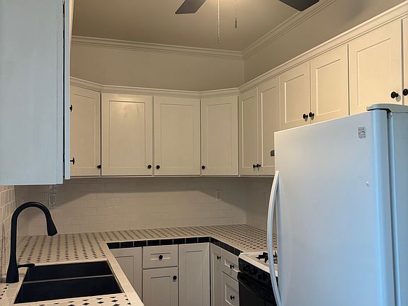 3rd image of 118 S Everett St #16