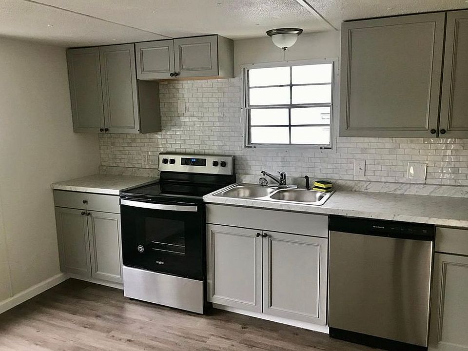 1st image of 103 Arlington Dr #103