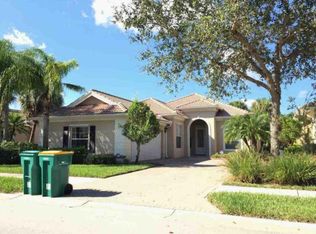 2209 Heydon Cir W, Naples, FL 34120