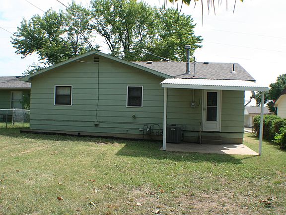 2nd image of 1423 Spencer Dr