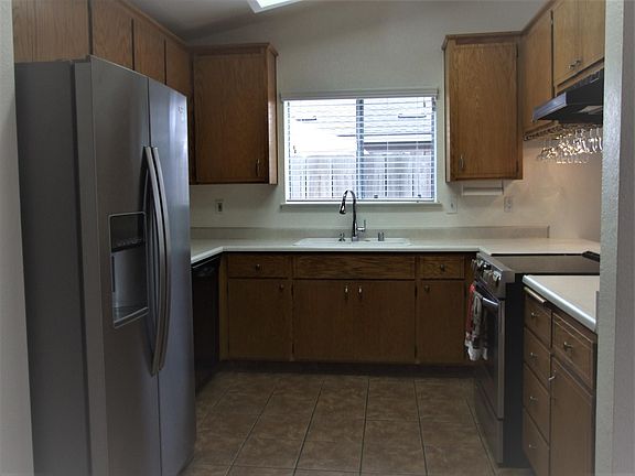 5th image of 557 S Maag Ave