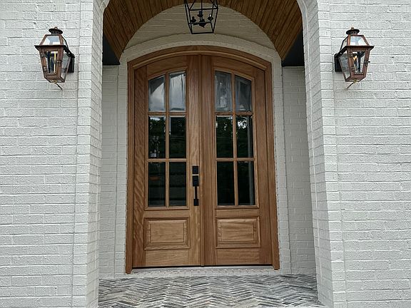 3rd image of 523 E Georgia St