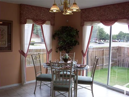 3 bed, 1186 sqft, $1,395 — Photo 4