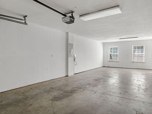 5th image of 4102 Babbitt St