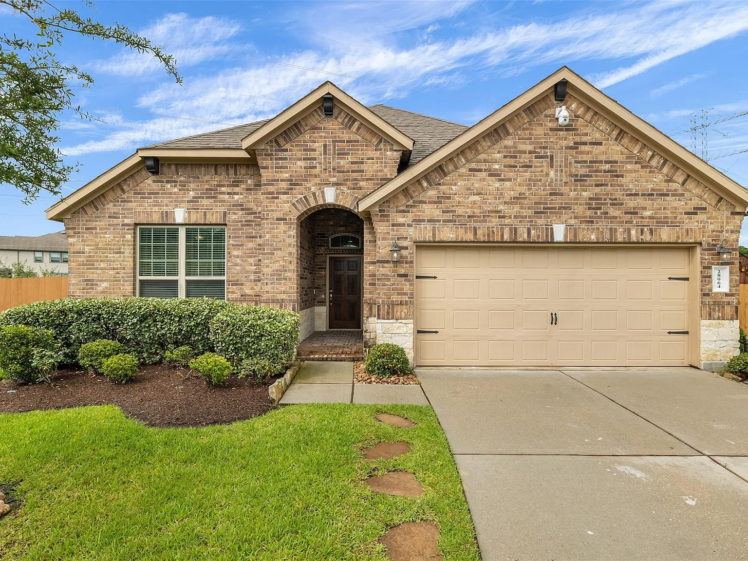 4 bed, 3.0 bath, 2061 sqft, $2,500 — Photo 2