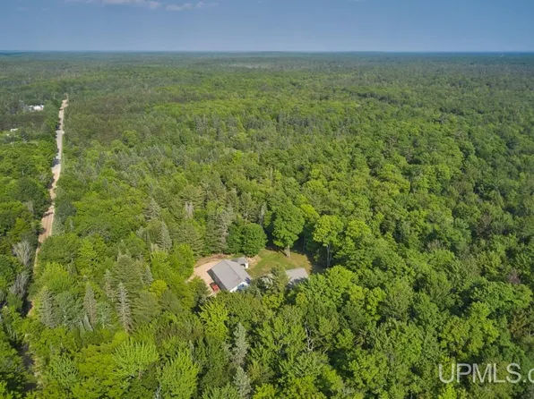 E10501 Old Indiantown Rd, Munising, MI 49862