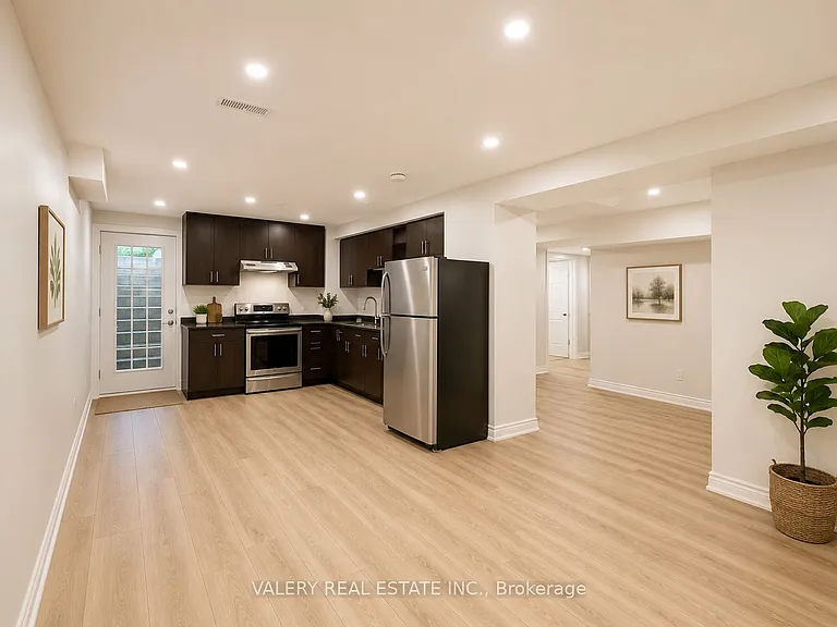 1683 Moongate Cres #LOWER — Photo 3