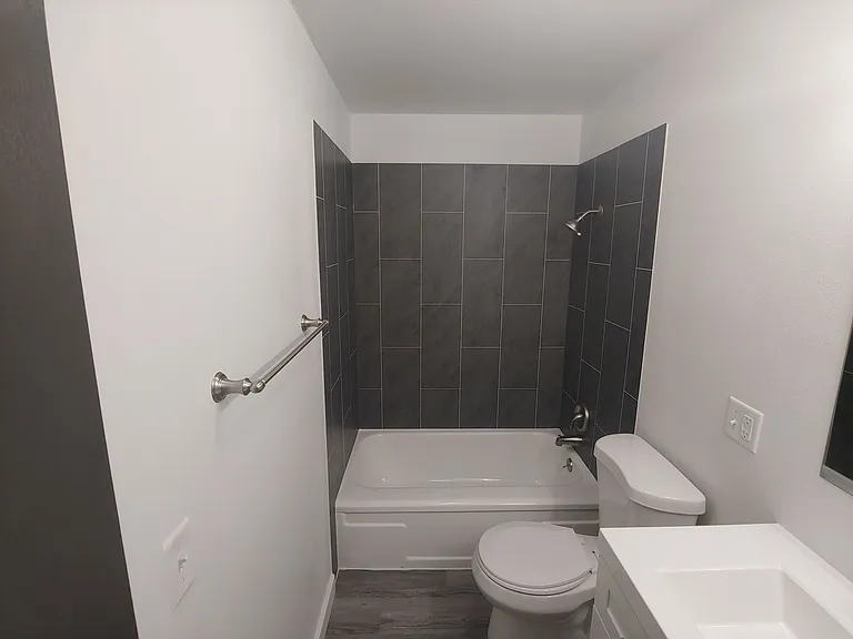 305 NE Spaulding St — Photo 2