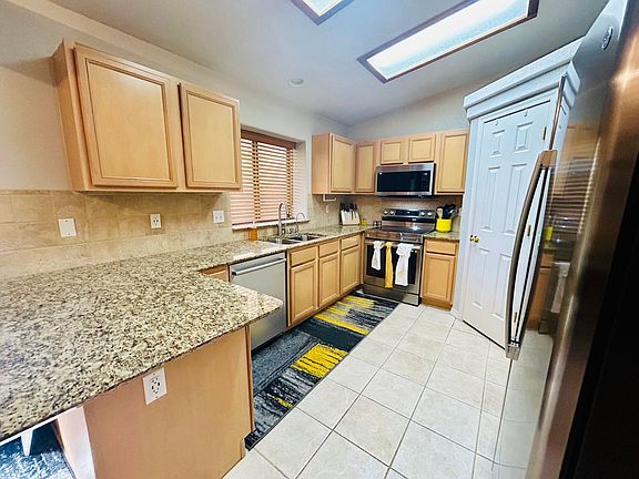4th image of 2947 Starline Dr