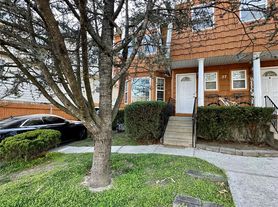 37 Hickory Rd, Pt Washington, NY