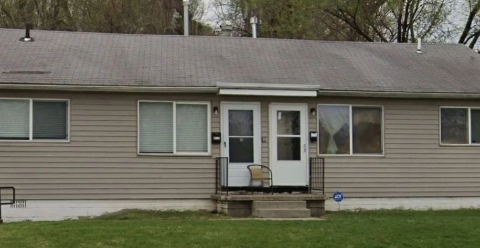 2BR/1BA Updated Home Vouchers Welcome! — Photo 1