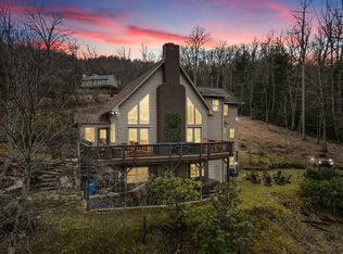 106 Bishop Cove Rd, Fairview, NC 28730