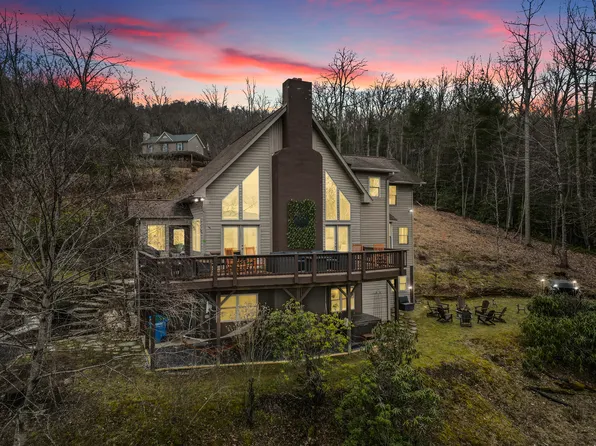 106 Bishop Cove Rd, Fairview, NC 28730