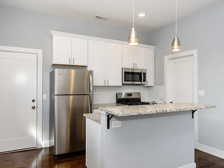 2163 N Bell Ave #2R — Photo 2