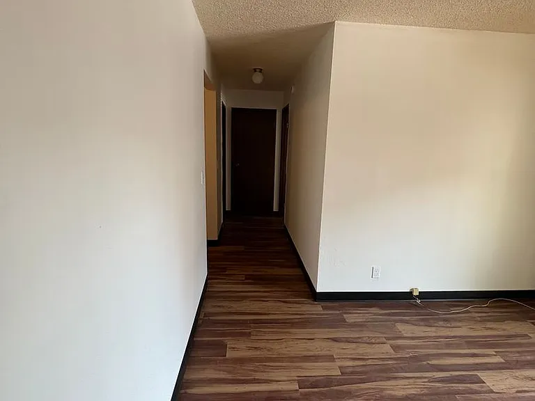 230 W Broadway St — Photo 12