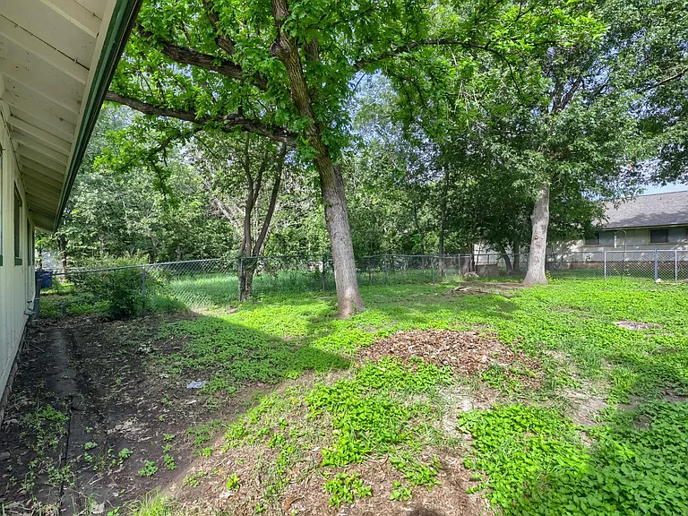 10710 Topperwein Dr #B — Photo 15