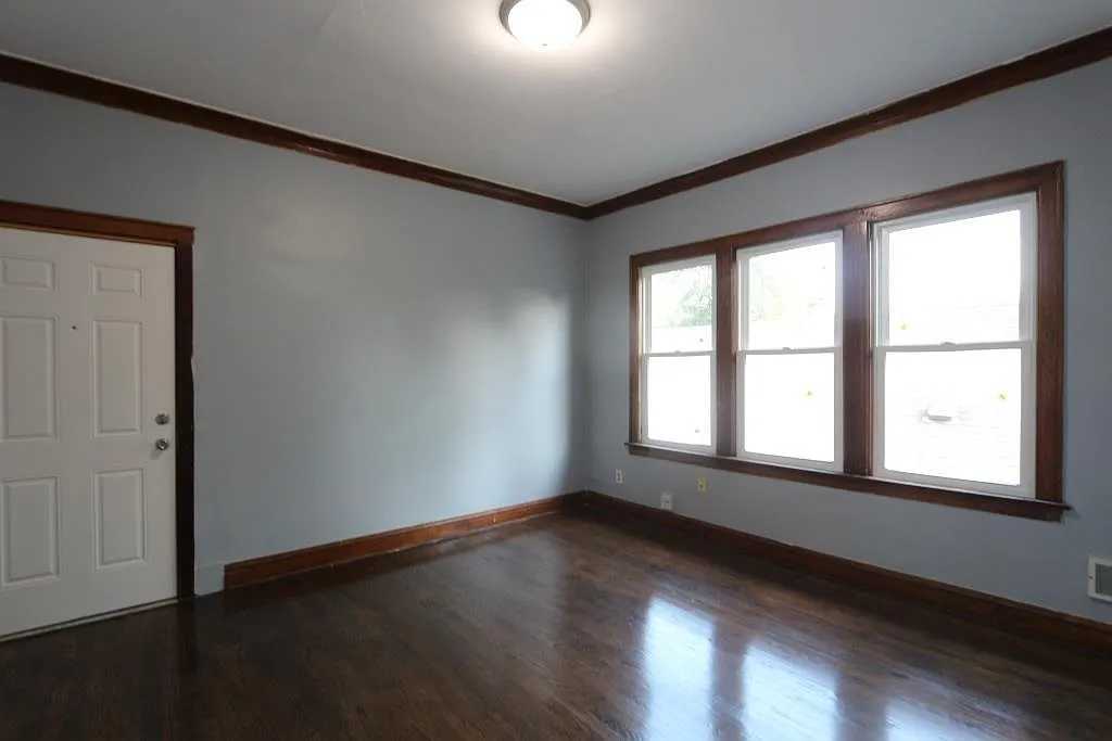 8620 S Marquette Ave — Photo 3