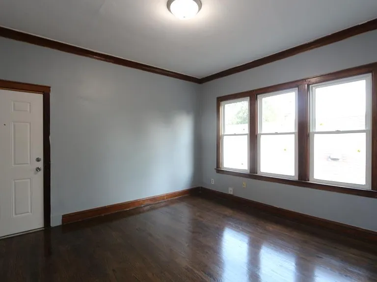 8620 S Marquette Ave #2R — Photo 3