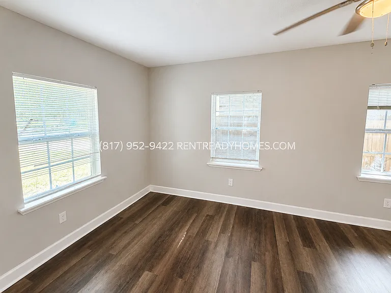 1621 Locust St — Photo 8