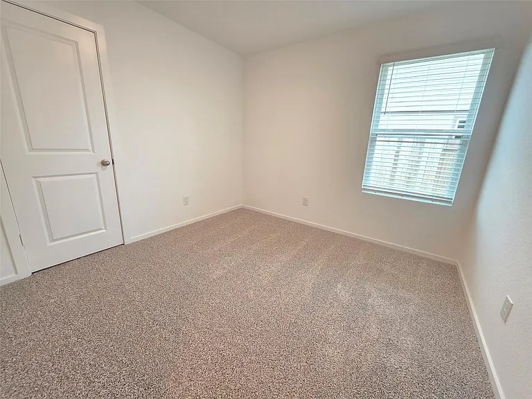 40821 Hawthorne Glades St — Photo 15
