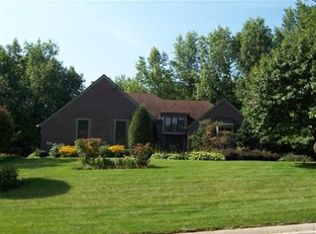 906 Thornbury Dr, Valparaiso, IN 46383