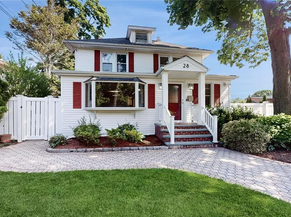 28 Devine Avenue, Syosset, NY 11791