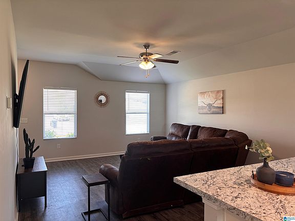 4th image of 541 Camden Loop