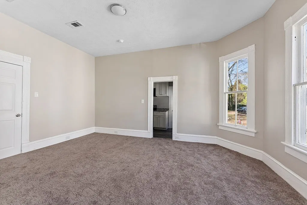 2905 12th Avenue - B — Photo 2