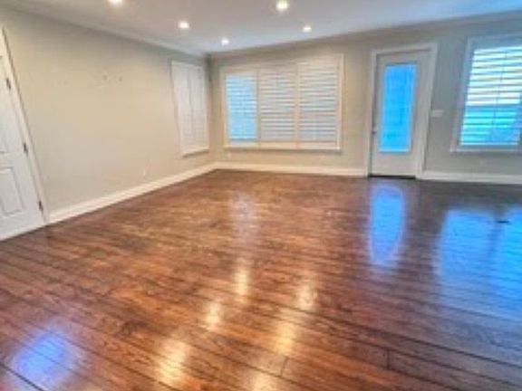 4th image of 704 Bay Blvd
