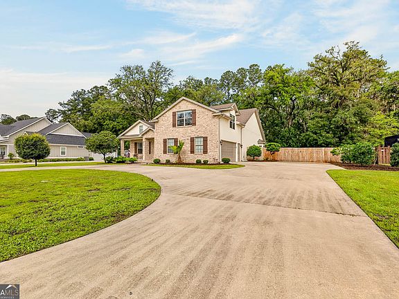 3rd image of 400 Belmont Cir