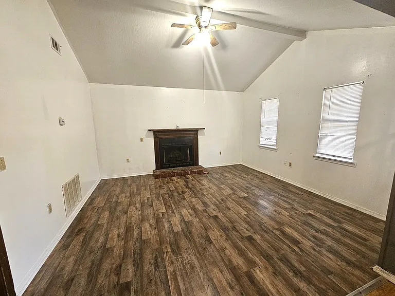 202 Clarence Ray Dr — Photo 5