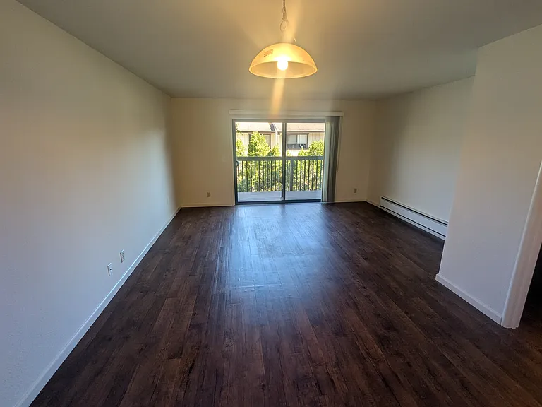 415 Dela Vina Ave #F — Photo 4