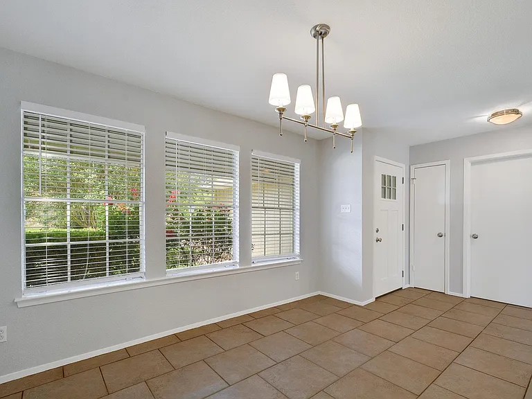 6307 Smith Oak Trl — Photo 5