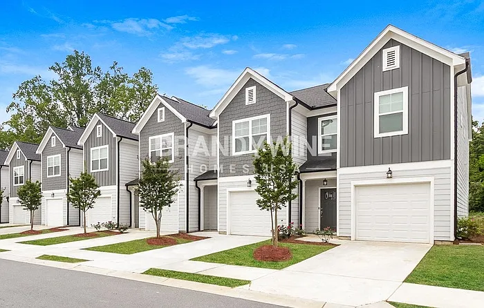 3 bed, 2.5 bath, 1530 sqft, $1,895 — Photo 2