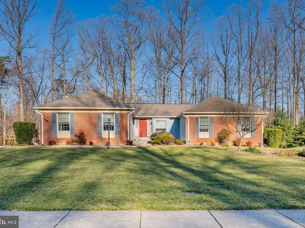 9704 S Park Cir, Fairfax Station, VA 22039