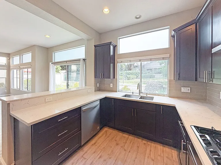 5423 Renaissance Ave — Photo 2