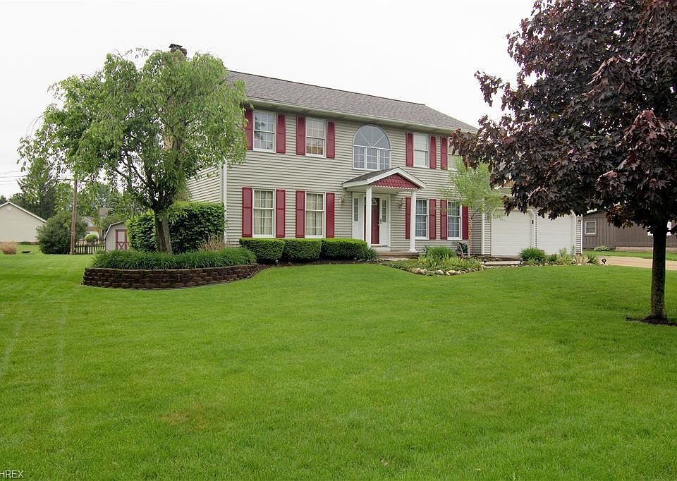 1st image of 3023 Chaucer Dr NE